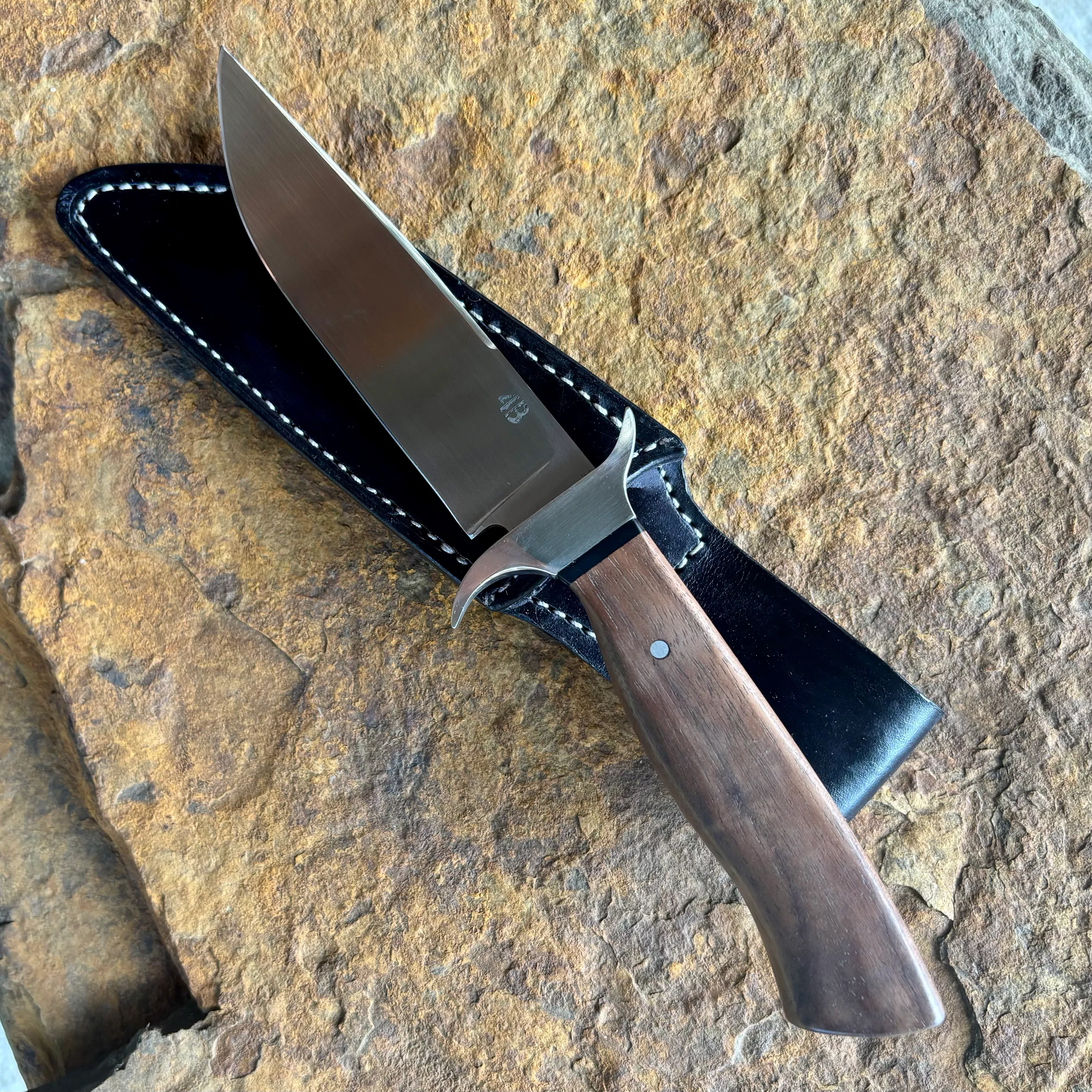 Small Bowie w/ Walnut in 1095